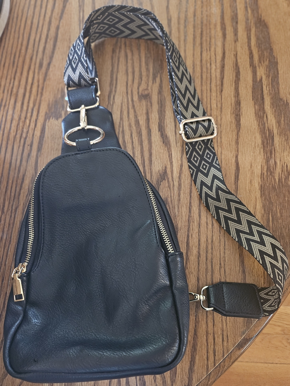 Moda Luxe Black Crossbody Sling Bag with Patterned Strap